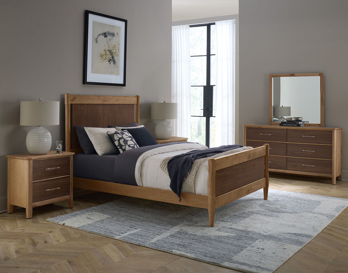 Nordhaven - Queen Poster Footboard - Two-Tone