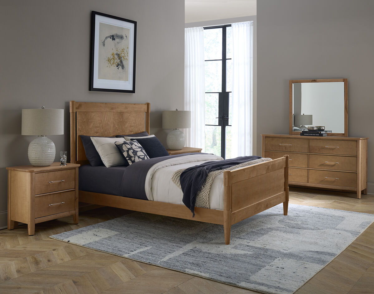 Nordhaven - King Poster Footboard - Clear Maple