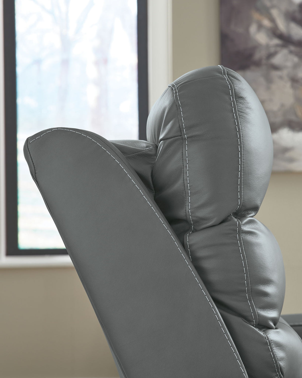 Pennacle Pier - Power Recliner With Adjustable Headrest