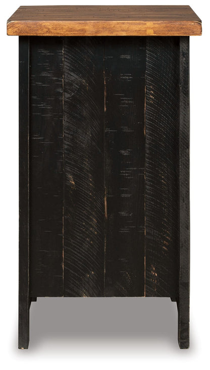 Valebeck - Chair Side End Table - Black / Brown
