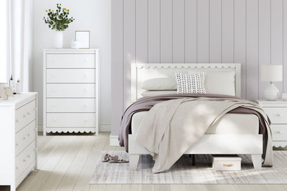 Hallityn - Panel Platform Bed