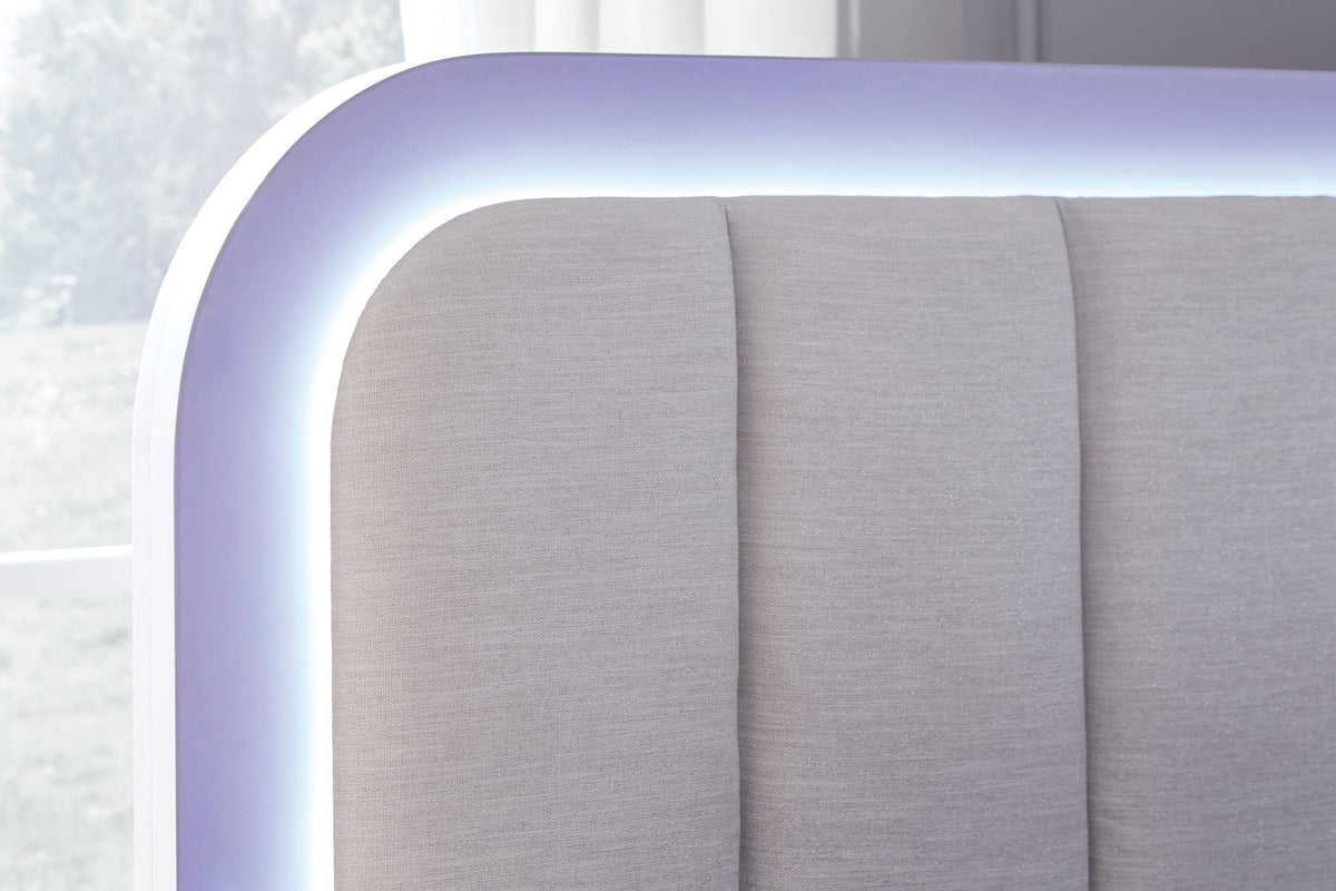 Jarlee - Upholstered Panel Bed